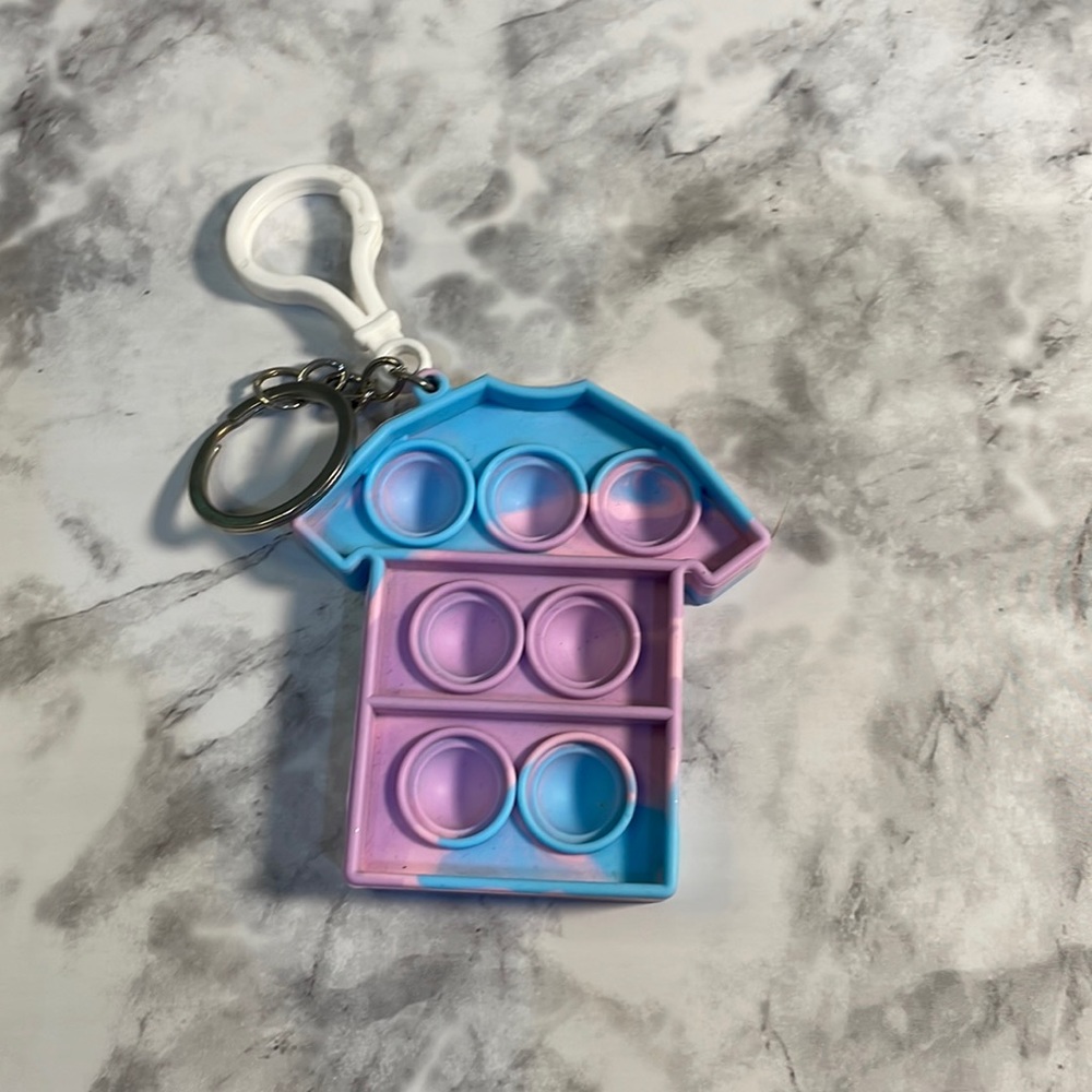 Small shirt pop it with a keychain on the pop it